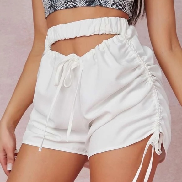 Delilah Wear Pants - White ruched shorts
